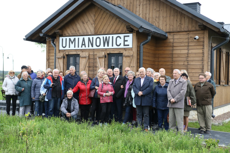 Zdjęcie Zbiorowe Uczestników Spotkania Wraz Z Marszałkiem Bętkowskim