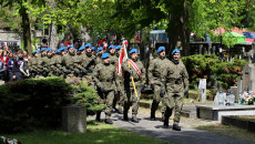 żołnierze Wchodzą Na cmentarz