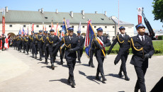 Defilada pododdziałów i pocztów sztandarowych