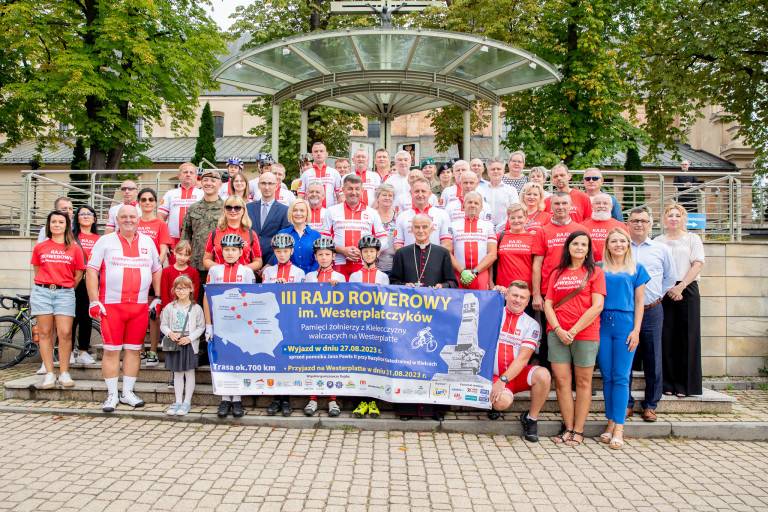 Uczestnicy trzeciego rajdu rowerowego imienia Westerplatczyków