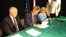W Klimontowie Podpisano Umowy Na Budowę Lub Modernizację Lokalnych Dróg (13)