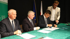 W Klimontowie Podpisano Umowy Na Budowę Lub Modernizację Lokalnych Dróg (17)