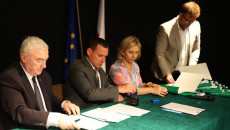 W Klimontowie Podpisano Umowy Na Budowę Lub Modernizację Lokalnych Dróg (6)