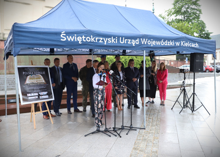 Uczestnicy Spotkania Pod Niebieskim Namiotem Podczas Konferencji