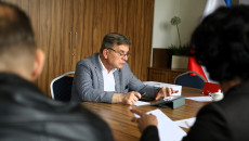 Członkowie Komisji Samorządu Terytorialnego W Sali 202 Urzędu Marszałkowskiego Podczas Obrad (3)