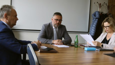 Członkowie Komisji Samorządu Terytorialnego W Sali 202 Urzędu Marszałkowskiego Podczas Obrad (6)