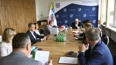 Członkowie Komisji Samorządu Terytorialnego W Sali 202 Urzędu Marszałkowskiego Podczas Obrad (8)