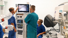 Nowoczesny Robot Medyczny Da Vinci Już Operuje Pacjentów (7)
