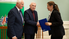 Podpisywanie Umów Oraz Składanie Gratulacji Beneficjentom Przez Marka Jońcę I Andrzeja Bętkowskiego (17)