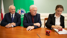 Podpisywanie Umów Oraz Składanie Gratulacji Beneficjentom Przez Marka Jońcę I Andrzeja Bętkowskiego (19)