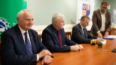 Podpisywanie Umów Oraz Składanie Gratulacji Beneficjentom Przez Marka Jońcę I Andrzeja Bętkowskiego (22)