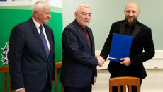 Podpisywanie Umów Oraz Składanie Gratulacji Beneficjentom Przez Marka Jońcę I Andrzeja Bętkowskiego (23)