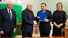 Podpisywanie Umów Oraz Składanie Gratulacji Beneficjentom Przez Marka Jońcę I Andrzeja Bętkowskiego (26)