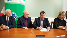 Podpisywanie Umów Oraz Składanie Gratulacji Beneficjentom Przez Marka Jońcę I Andrzeja Bętkowskiego (27)