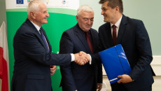 Podpisywanie Umów Oraz Składanie Gratulacji Beneficjentom Przez Marka Jońcę I Andrzeja Bętkowskiego (33)