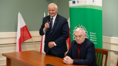 Podpisywanie Umów Oraz Składanie Gratulacji Beneficjentom Przez Marka Jońcę I Andrzeja Bętkowskiego (37)