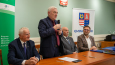 Podpisywanie Umów Oraz Składanie Gratulacji Beneficjentom Przez Marka Jońcę I Andrzeja Bętkowskiego (42)