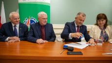 Podpisywanie Umów Oraz Składanie Gratulacji Beneficjentom Przez Marka Jońcę I Andrzeja Bętkowskiego (53)