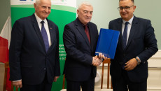 Podpisywanie Umów Oraz Składanie Gratulacji Beneficjentom Przez Marka Jońcę I Andrzeja Bętkowskiego (6)