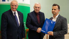Podpisywanie Umów Oraz Składanie Gratulacji Beneficjentom Przez Marka Jońcę I Andrzeja Bętkowskiego (8)