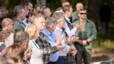 Prezydent Andrzej Duda Wraz Z Pierwszą Damą Zasadzili Drzewa Na Terenie Nadleśnictwa Suchedniów (18)