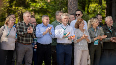 Prezydent Andrzej Duda Wraz Z Pierwszą Damą Zasadzili Drzewa Na Terenie Nadleśnictwa Suchedniów (22)