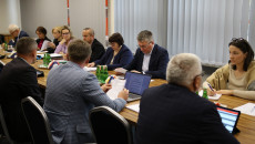 Uczestnicy Obrad Komisji Na Zdjęciu Zbiorowym