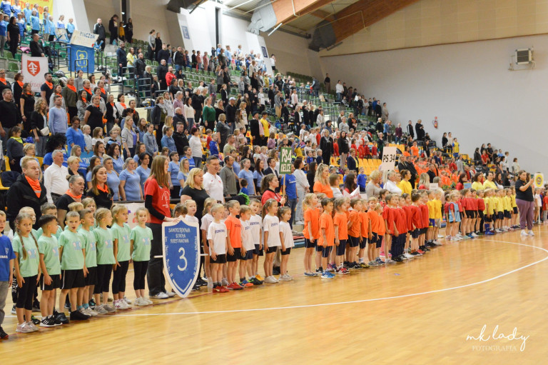 Prezentacja Zawodników Podczas Igrzyskach Sportowych