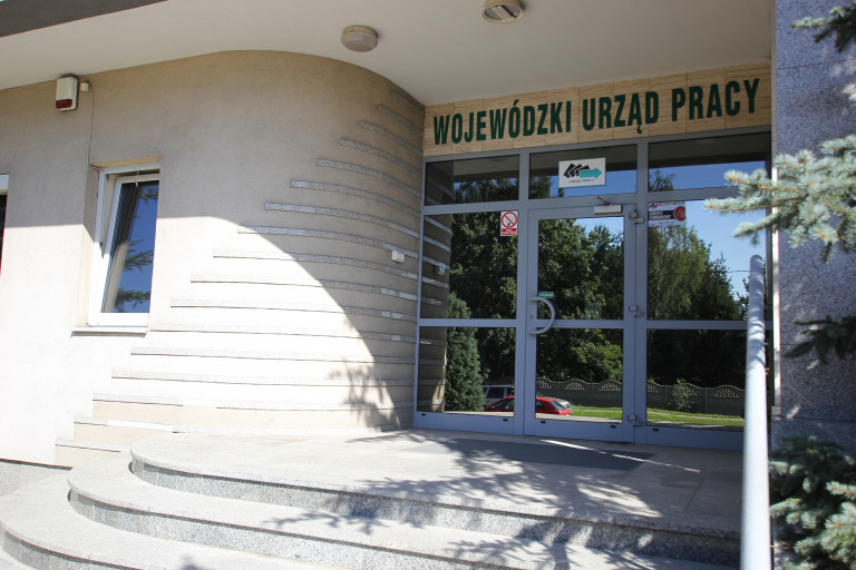 Wejście Do Wojewódzkiego Urzędu Pracy W Kielcach