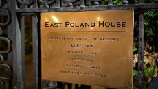 Napis Dom Polski Wschodniej East Ponad House