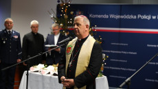 Biskup Piotrowski Przemawia Do Mikrofonu