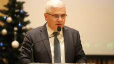 Na mównicy przemawia Andrzej Swajda