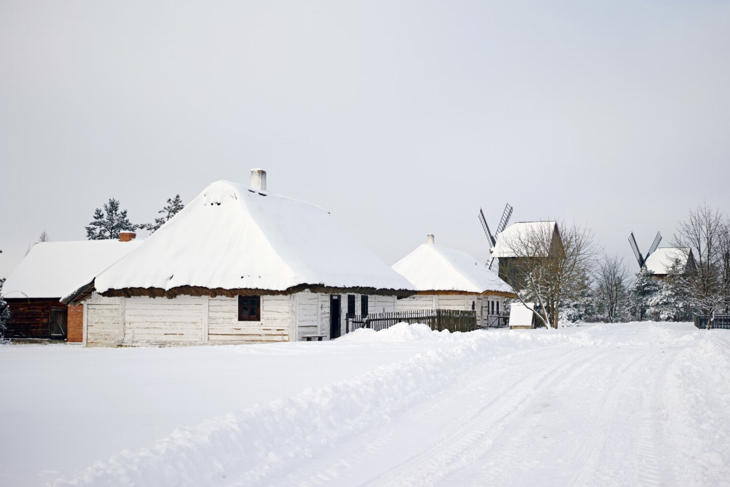 Skansen W Tokarni Pokryty śniegiem (2)