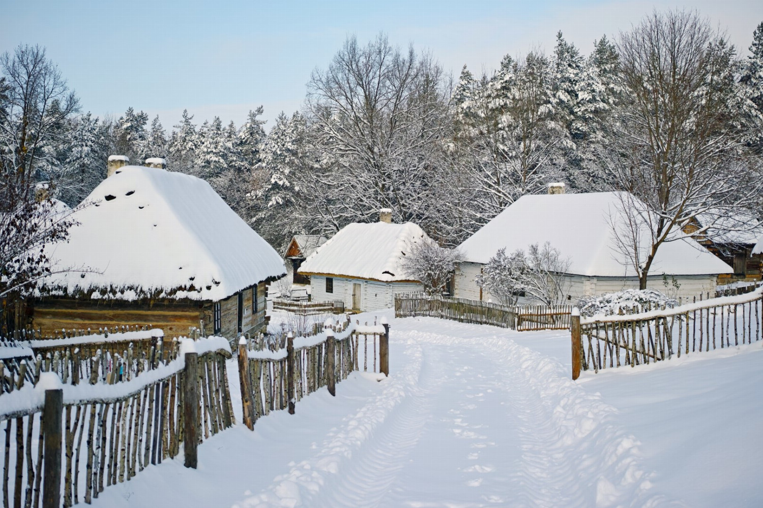 Skansen W Tokarni Pokryty śniegiem