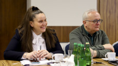 Anna Picheta Oleś I Tomasz Hałatkiewicz Siedzą Za Stołem