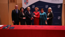 przedstawiciel Łopuszna, Renata Janik, Elżbieta Korus, Arkadiusz Ślipikowski, Katarzyna Kubicka