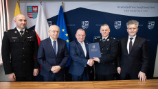Beneficjenci Podpisują Umowy Z Andrzejem Bętkowskim I Markiem Bogusławskim (8)