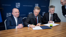 Beneficjenci Podpisują Umowy Z Andrzejem Bętkowskim I Markiem Bogusławskim (9)