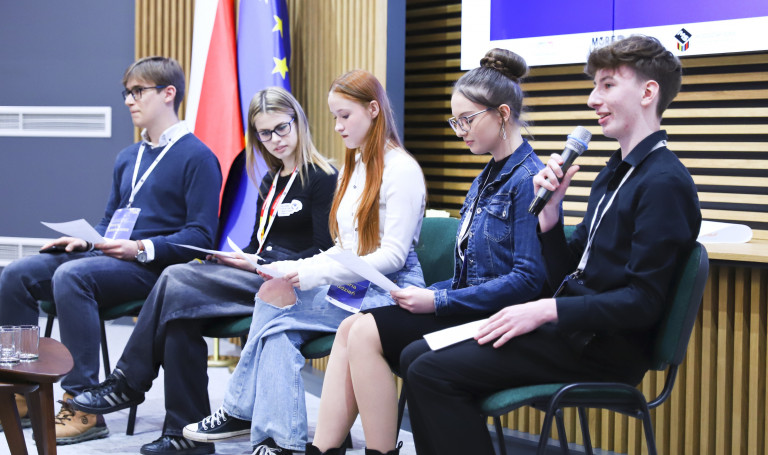 Młodzież O Unii Europejskiej Spotkanie W Kielcach