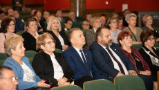 Robert Jaworski Siedzi W Grupie Uczestników Konferencji