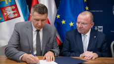 Umowy Podpisują Marek Bogusławski I Andrzej Bętkowski (2)