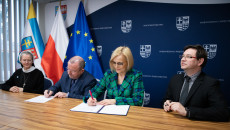 Wicemarszałkowie województwa świętokrzyskiego Renata Janik i Marek Bogusławski podpisali umowy na dofinansowanie 9 projektów „społecznych” z programu „Fundusze Europejskie dla Świętokrzyskiego 2021-2027”