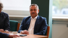 W Staszowie marszałek Andrzej Bętkowski i członek Zarządu Województwa Marek Jońca podpisali umowy na doposażenie służb ratowniczych