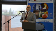 Do Mikrofonu Przemawia Jacek Sułek