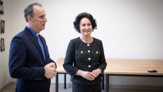 Pensjonariusze Środowiskowego Domu Samopomocy I Uczestnicy Uroczystości Podczas Wspólnego Spotkania (7)