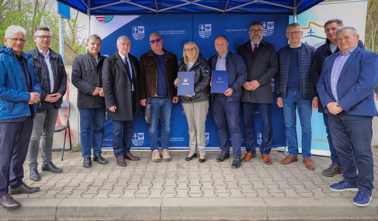 Podpisanie Umów Na Rozbudowe Drogi W Miejscowości Osina Majorat