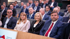 Anita Koniusz, Marszałek Renata Janik