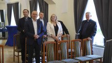 Kilkoro Beneficjentów W Sali Pińczowskiego Centrum Kultury