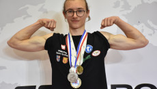 Mężczyzna Z Medalami Na Szyi