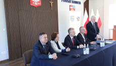 Przewodniczący Sejmiku Wraz Z Gospodarzami Spotkania W Koneckim Starostwie
